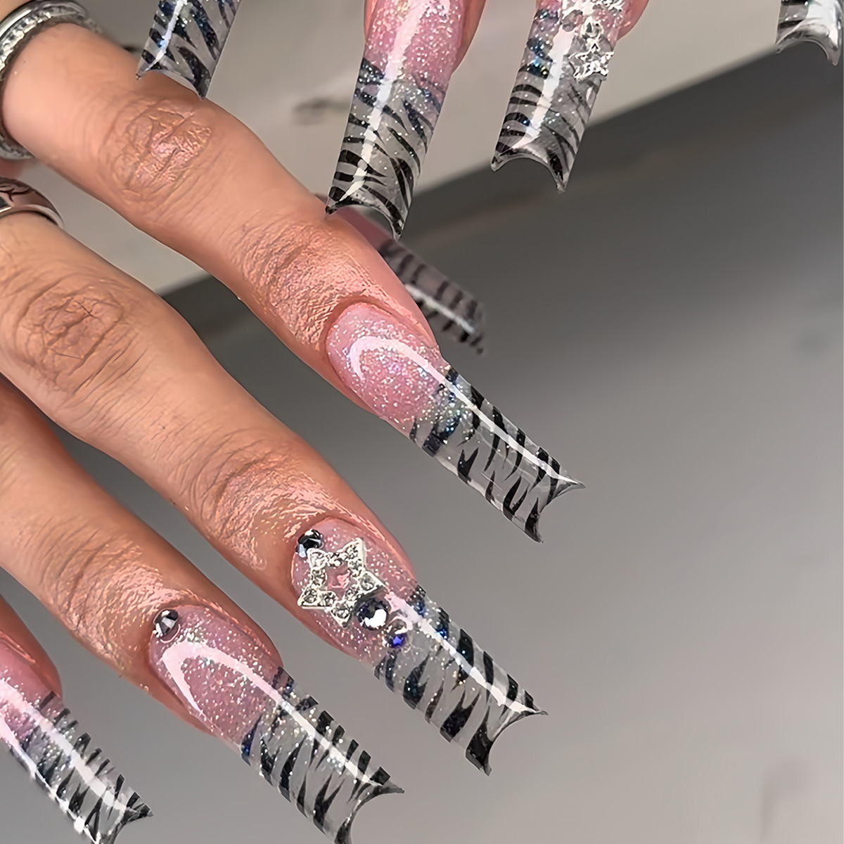 Nail Art Zebra - 24 Uñas Postizas Largas con Forma